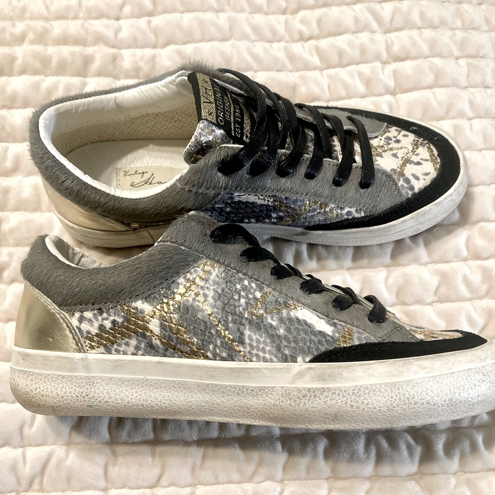 So cute supposed to look dirty.  Worn once.  I really love these just not on me!